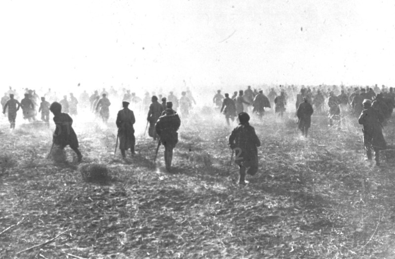 World war one, russian infantry unit in attack, 1915.
