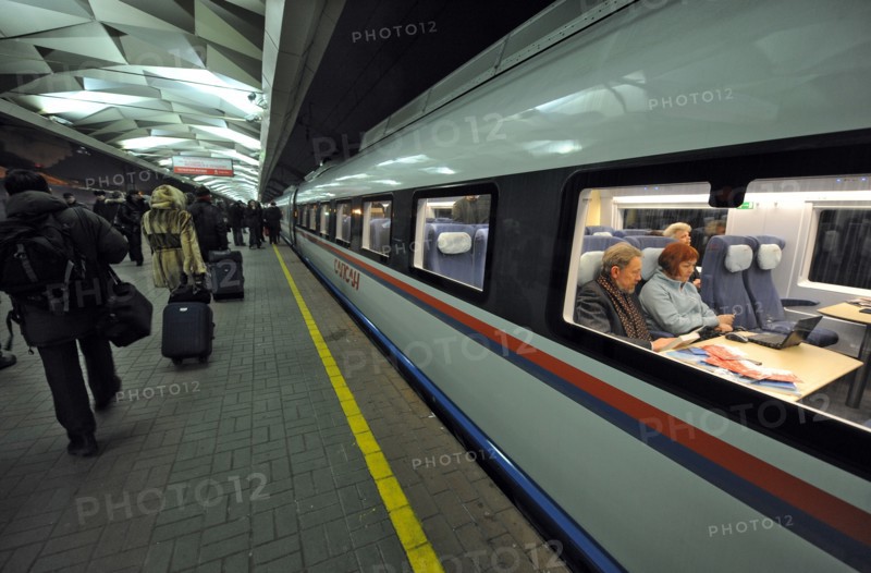 Moscow, russia, december 17, 2009, passengers board a high speed train, sapsan, at moscow's leningradsky rail station, rzd (russian railways) has officially launched a high speed train service between the cities of moscow and st, petersburg using siemens' sapsan trains capable of running at up to 250 kmph.