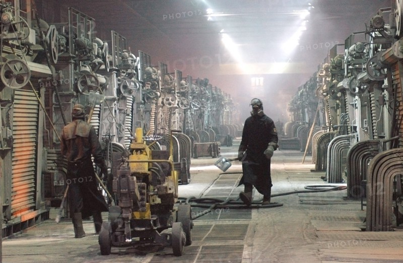 Electrolysis area at the kandalaksha aluminium smelter, a subsidiary of the sual aluminium company, murmansk region, russia, february 10, 2006.