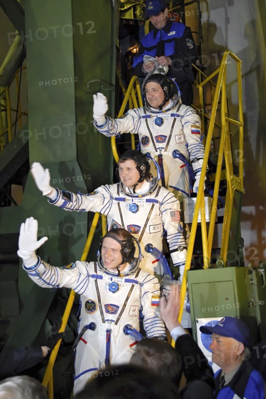 Baikonur, kazakhstan, april 8, 2007, the crew of iss expedition 15, russian cosmonauts oleg kotov (foreground), fyodor yurchikhin (background) and space tourist u,s, billionaire charles simonyi (middle) wave just before the launch of the soyuz tma-10 spacecraft from the baikonur cosmodrome in kazakhstan.