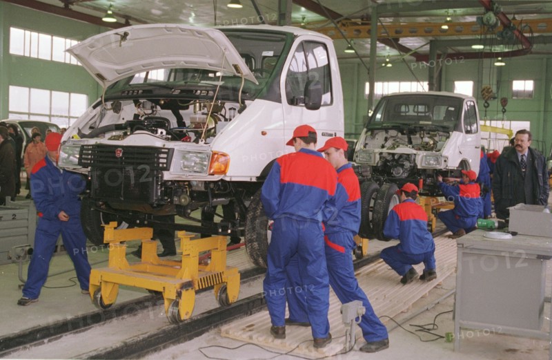 Assembly line of 'gazel' trucks (the gorky automobile works design) and the 'gaz-3307' medium loading lorries was started by the 'ukrvolgatekhservice' firm in the town of proliski, kiev region, ukraine, 7/98 .