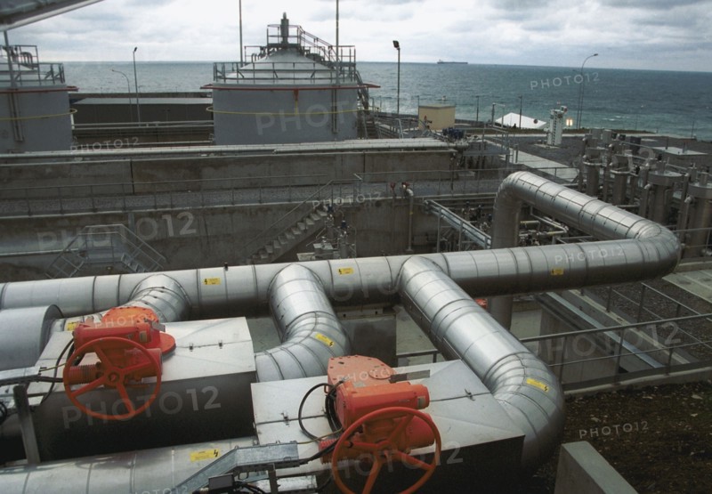Krasnodar territory ,russia, november 28- a new oil pipeline tengiz-novorossllsk was put into operation: a new route for caspian oil was launched in yuzhnaya ozereika near novorossllsk (in picture) on tuesday, the oil pipeline between the tengiz oil field and novorossllsk is 1,510 kilometers long, the first phase of the project has the annual capacity of 28,2 million tonnes of oil and the cost of 2,6 billion dollars.