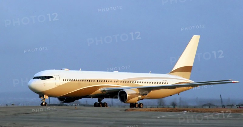 Governor of chukotka, roman abramovich arrives at koltsovo airport in his own boeing 767, he visits the region on eduard rossel's invitation, the governor of sverdlovsk region, yekaterinburg, russia, april 12, 2007.
