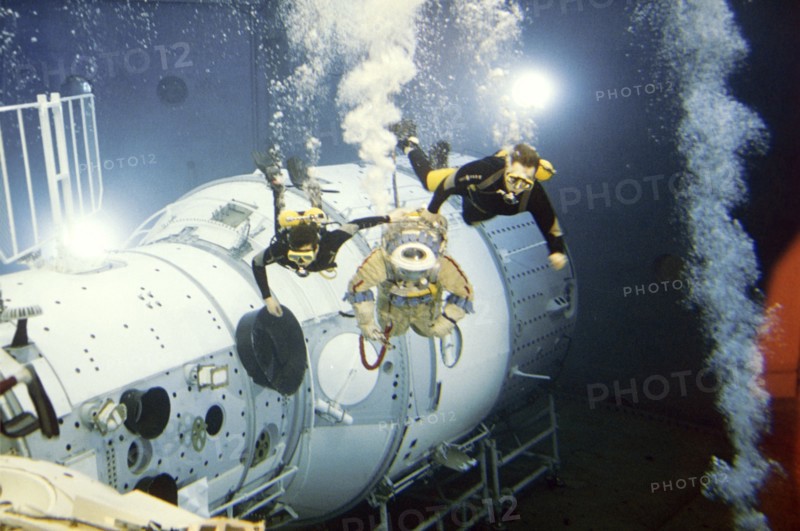 International space station, members of 3rd back up crew training in hydrolab, 5/01.