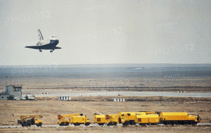 Soviet space shuttle buran landing at the yubileiniy airfeild at baikonur in kazakhstan, ussr after an unmanned test flight, november 1988.