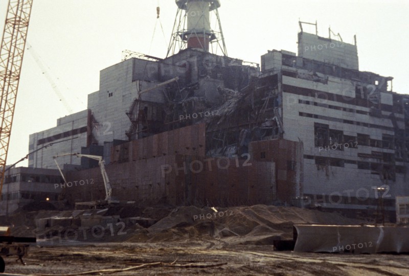 Building of a protective wall around reactor 4 of the chernobyl nuclear power plant in ukraine after the accident, august 1986.