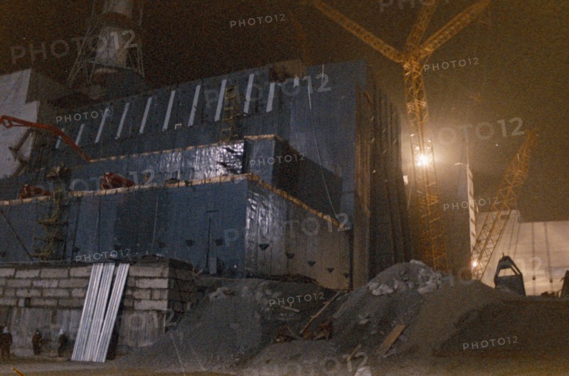 The sarcophagus containing the unit 4 reactor, chernobyl aps, ukraine, ussr, november 1986.