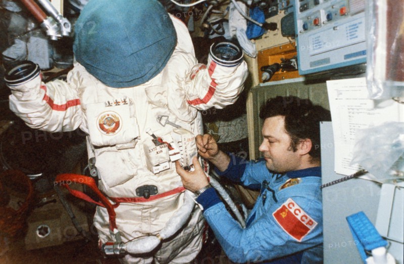 Soyuz tm-2, soviet cosmonaut yuri romanenko aboard the mir space station getting ready for a spacewalk (eva), 1987.