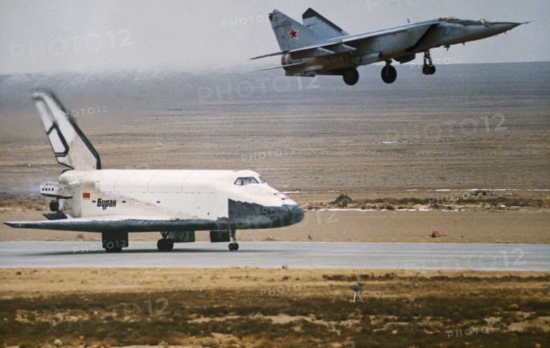 Soviet space shuttle buran landing at the yubileiniy airfeild at baikonur in kazakhstan, ussr after an unmanned test flight, 1988.