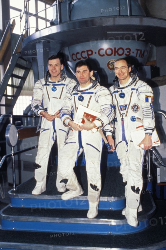 Soyuz tm-17, aleksandr serebrov, vasily tsibliyev, and jean-pierre haignere in front of a soyuz simulator during training, 1993.