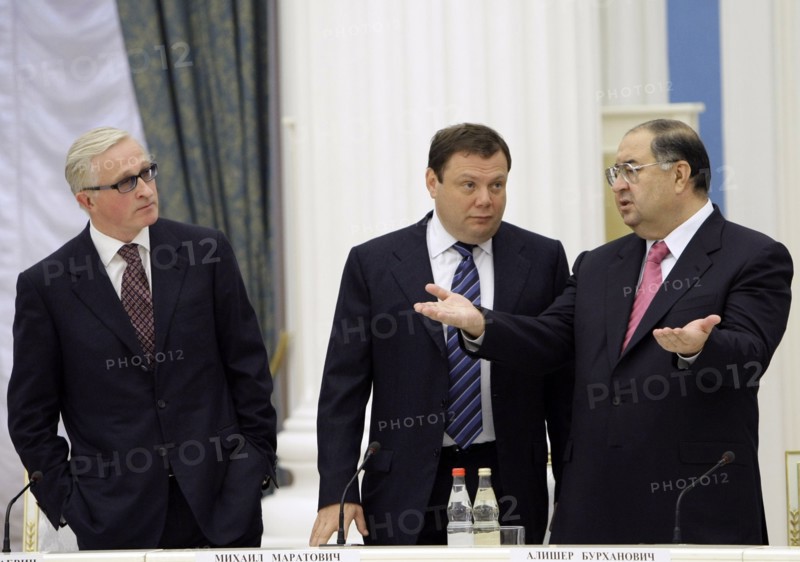 Moscow, russia, october 21, 2009, president of the russian union of industrialists and entrepreneurs alexander shokhin, chairman of the supervisory board of alfa group mikhail fridman, metalloinvest main shareholder alisher usmanov (l-r) appear at a meeting with russian entrepreneurs in the kremlin.