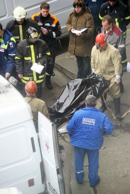 Moscow, russia, march 29, 2010, rescue workers carry the body of a bombing victim outside park kultury metro station, sokolnicheskaya line of the moscow underground, an explosion rocked the metro station at 8,40 during the rush hour killing more than ten passengers.