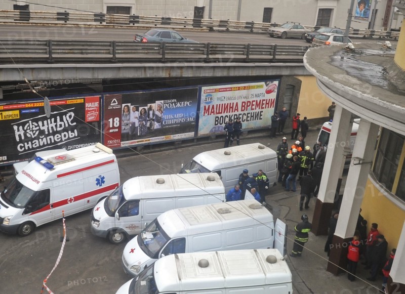 Moscow, russia, march 29, 2010, ambulances and rescue workers outside park kultury metro station, sokolnicheskaya line of the moscow underground, an explosion rocked the metro station at 8,40 during the rush hour killing more than ten passengers.