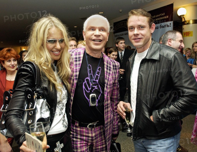 Kseniya sobchak, boris moiseyev and pavel bure (l-r) seen at the 8th silver galoshe award presentation ceremony, this prize for the most dubious achievement in showbusiness was established by the silver rain radio, june 18, 2004, moscow, russia.
