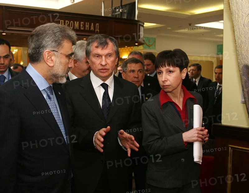 Kazan, russia, march 4, 2011, turkish energy minister taner yildiz (l), and russian vice-prime minister igor sechin (c) at the 11th meeting of the russian-turkish interstate commission for trade and economic cooperation, the talks discussed gazprom's participation in the samsun-ceyhan pipeline project.