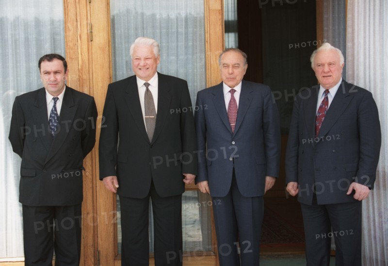 Stavropol krai, l-r: president of armenia levon ter-petrosyan, president of russia boris yeltsin, president of azerbaijan geydar aliyev and president of georgia eduard shevardnadze take part in the cis summit, 1996.