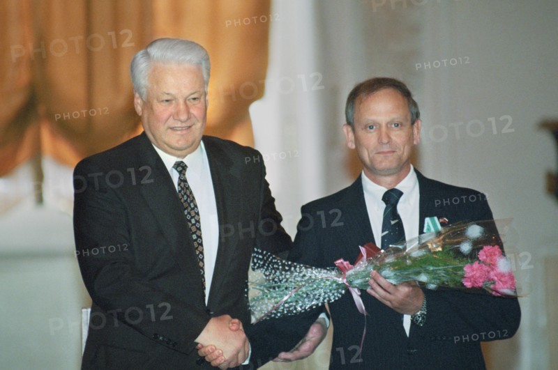 Russia, moscow, president of russia boris yeltsin presents nasa astronaut norman thagard with the order of friendship, april 12, 1996.