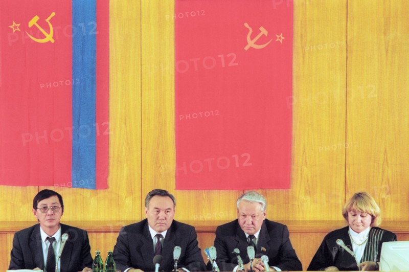 Rsfsr, moscow, chairman of the supreme soviet of the rsfsr boris yeltsin (r, second) and president of kazakhstan nursultan nazarbaev (l, second) are pictured at the press-conference, november 22, 1990.