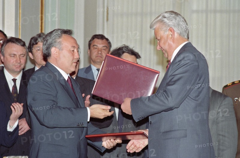 Russia, moscow, president of russia boris yeltsin (r) and president of kazakhstan nursultan nazarbaev are pictured after signing the treaty, may 25, 1992.