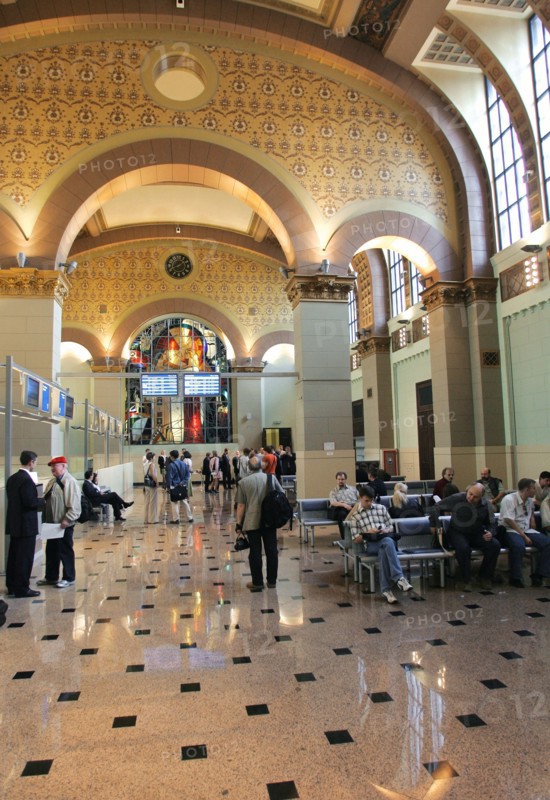 Moscow, russia, july 8, 2005, terminal of international vnukovo airport at moscow's kiyevsky railway station.