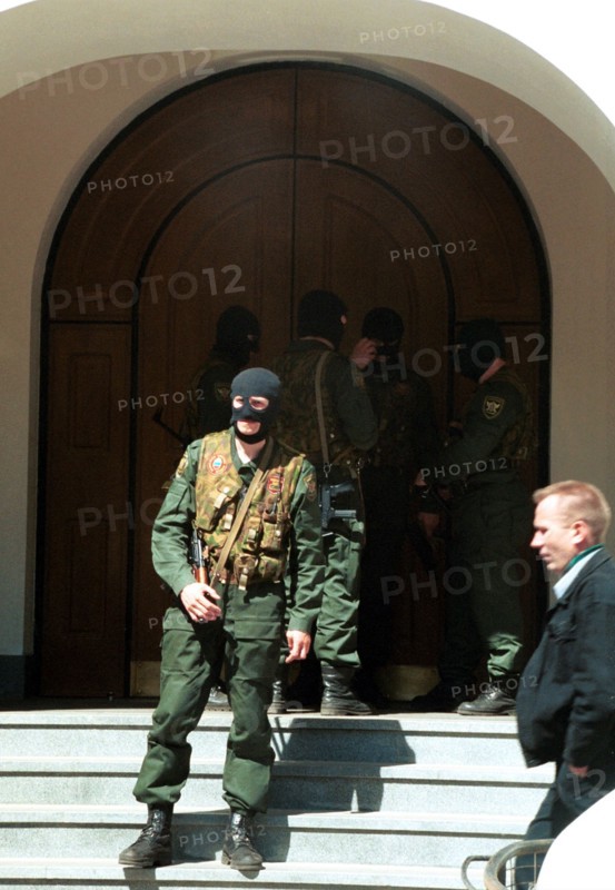 Moscow, russia, may 11, 2000, the tax police officers wearing masks seen at the entrance of the office of media-most holding, headed by vladimir gusinsky, where searches were made in connection with criminal case 285, part two, instituted against former leaders of the russian finance ministry, on thursday.