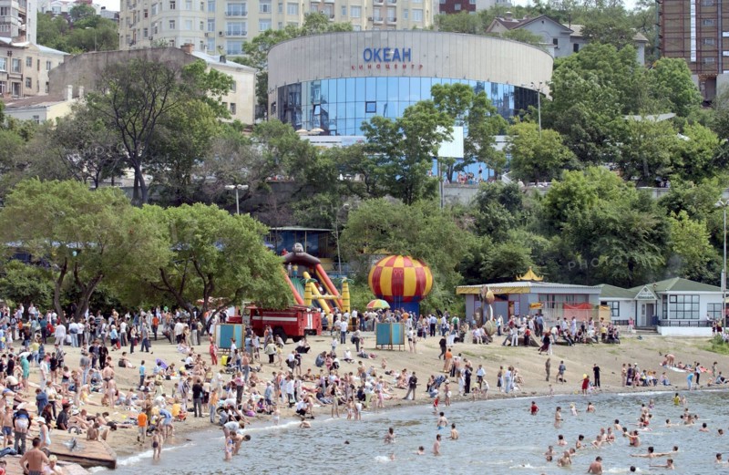 Vladivostok, russia, a view of the city beach in sportivnaya gavan (harbour) and the ocean cinema in vladivostok.