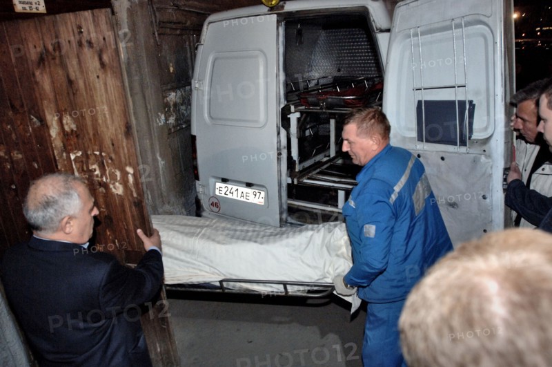 Members of a rescue crew carry out the body of journalist anna politkovskaya, the novaya gazeta special correspondent anna politkovskaya was found shot dead in the hallway of the building where she lived in the centre of the russian capital, moscow, russia, october 7, 2006.