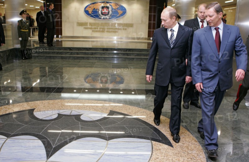 Russian president vladimir putin and russian defence minister sergei ivanov, l-r, visit a new headquarters of the main intelligence agency (gru) of the russian armed forces general staff, moscow, russia, november 8, 2006.