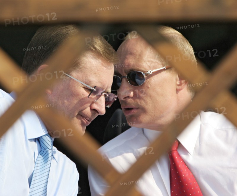 Russiai´s first deputy pm sergei ivanov and russian president vladimir putin, l-r, talk at the 8th international aviation & space salon maks 2007  in the town of zhukovsky, moscow region of russia, august 17, 2007.