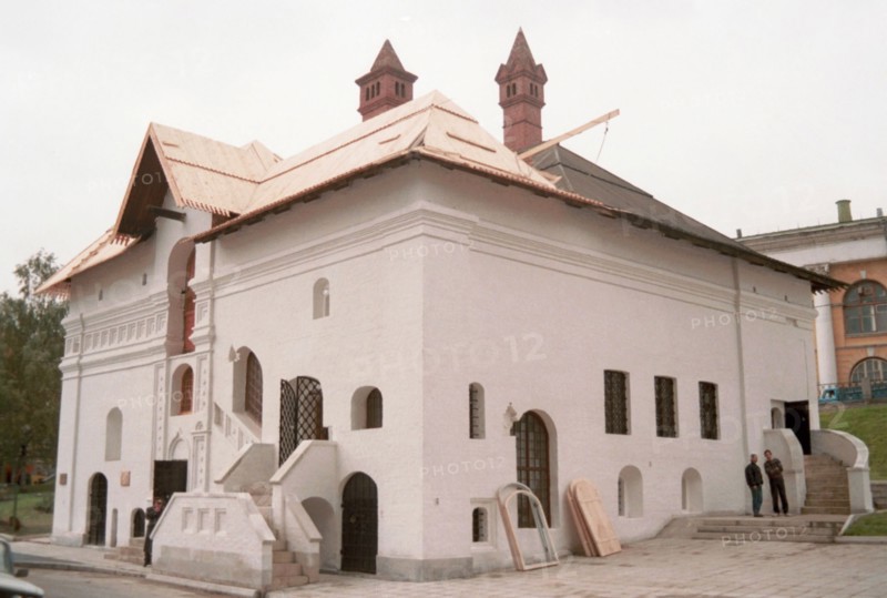 Stary angliysky dvor (the old english embassy, a branch of the museum of moscow city history in varvarka street, moscow, russia.