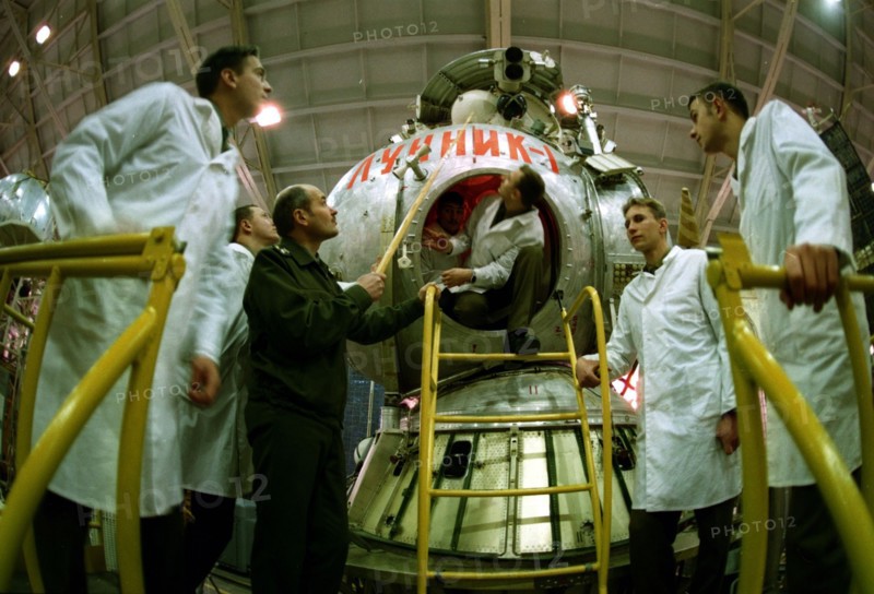 The 'lunik' spacecraft designed for delivery of cosmonauts to the moon surface, 1971, soviet space.