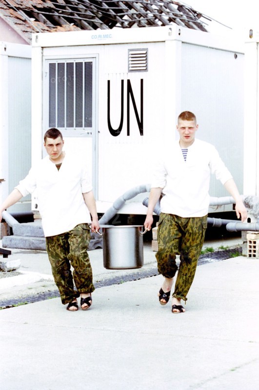 Russian paratroopers carrying a saucepan with soup from the uno, croatia, 1997, the russian peace-keeping batallion in klisa will be the last united nations forces to be withdrawn from croatia.