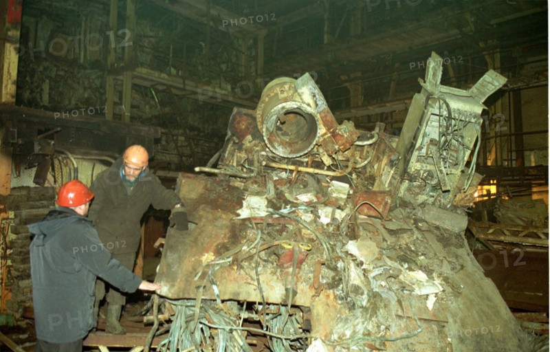 The wreck of the kursk nuclear submarine will share the fate of all decommissioned ships and will be scrapped, murmansk, russia, november 14 2002, an operation to scrap the kursk hull which is already split in half is under way in a dry dock of the nerpa ship repair plant.
