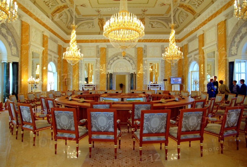 A view of the marble hall of the restored konstantin palace in strelna, now called the state complex 'the palace of congresses', which will be the venue of summits to be held during the city's 300th anniversary celebrations, st,petersburg, russia, may 26,2003.