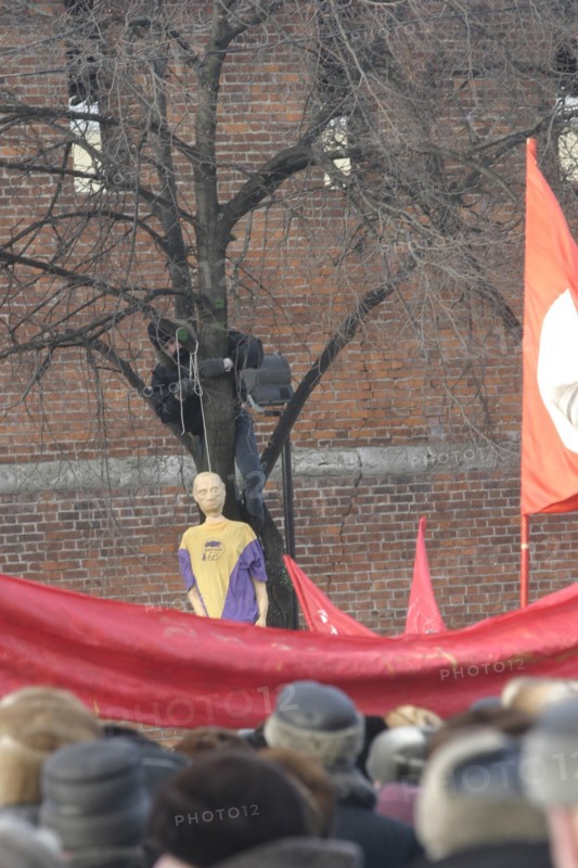 More than 5,000 pensioners toor part  in protest in nizhniy novgorod against the abolishment of social benefits, and higher rent and public utility charges, during the protest a dummy of president vladimir putin was hung in effigy, the protest meeting was organaised by communist party of russian federation, nizhniy novgorod, russia, 1/25/05.