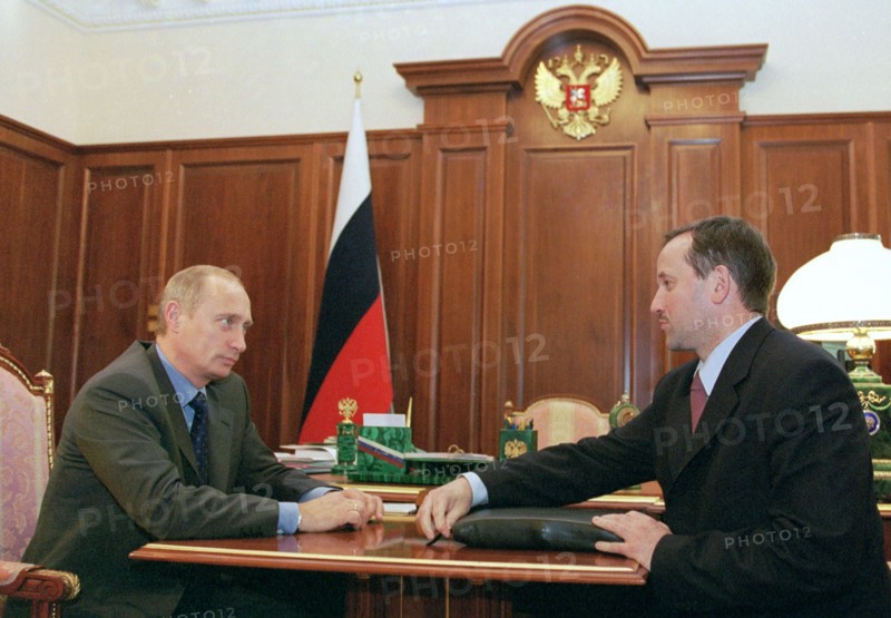 Kremlin, moscow, russia, june 19 2002: president of russia vladimir putin (l) and president of sberbank aleksey kazymin (r) discussed the sberbank performance in the year 2001 and preparations for the annual shareholders' meeting,  / sergei velichkin).