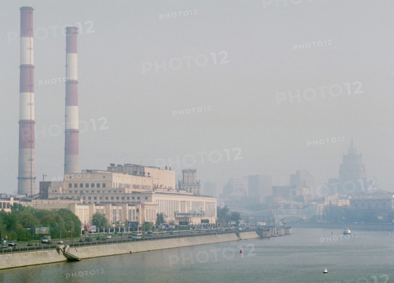 Moscow, russia, august 16 2002, the moskva river in smog, after a breath of fresh air (thanks to rains) moscow has to put up with quite heavy smog, this time it is of 'local' origin, it is caused not by forest fires but by car exhaust, industry and asphalt with no wind to take it all away, 8,2002.