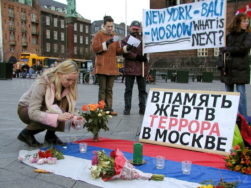 Copenhagen, denmark, october 29, 2002: demonstrators in downtown copenhagen on tuesday protest against the reluctance of danish government officials to do anything about the so-called world chechen congress that opened here monday, the action was organised by the union of russian-speaking societies of denmark, the poster reads 'in memory of terror victims in moscow,' (photo itar-tass / tatyana kulbitskaya).