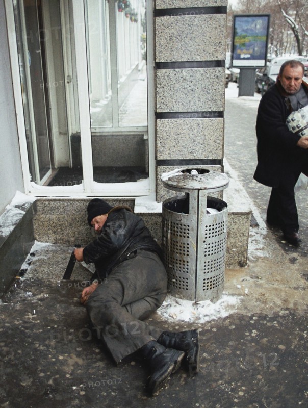 Moscow, russia, january 10 2003: two people have frozen to death in moscow streets and 17 have been taken to hospital with frostbites on friday, 32 people have died and 253 have received frostbites in moscow since the beginning of january, the victims are mostly homeless people who have consumed too much alcohol, (photo itar-tass / fedor savintsev) .