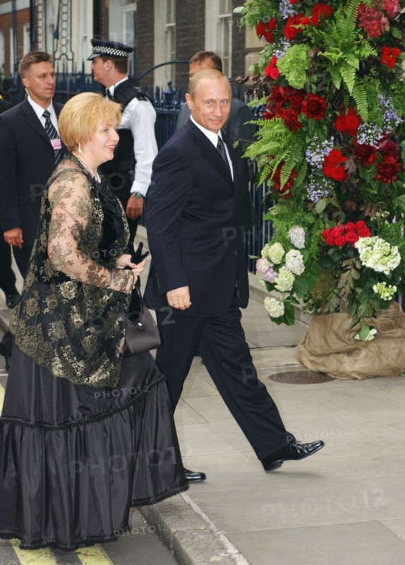 london, great britain, june 27 2003, russian president vladimir putin his wife lyudmila head to a return reception in honour of queen elizabeth ll at spencer house thursday night.