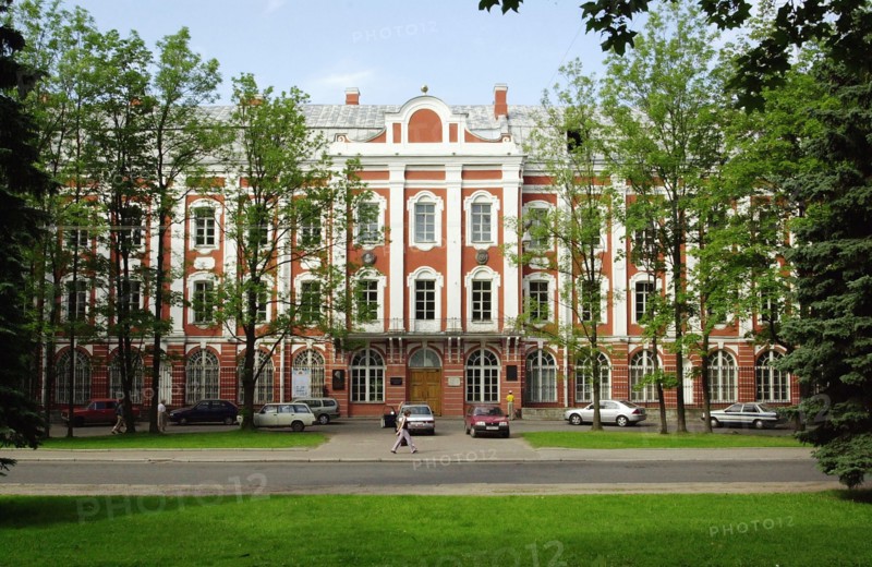 The main building of the st, petersburg state university (formerly leningrad state university), 2003.