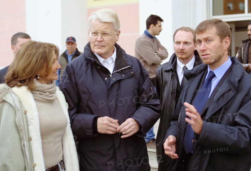 Governor of chukotka autonomous district roman abramovich (right), president of iceland ragnar grimsson (center) and president's wife dorrit musaeff (left) visiting newly-built houses in anadyr, august 22, 2003.