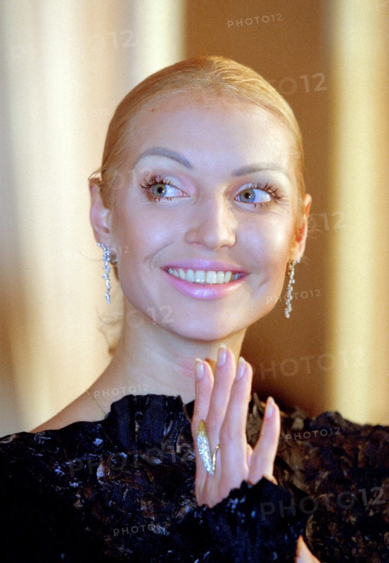 Ballet dancer anastasiya volochkova has become a laureate of the 'tsarskoye selo art prize', st,petersburg, russia, october 19 2000, the award presentation ceremony took place at the tsarskoye selo lyceum on sunday.