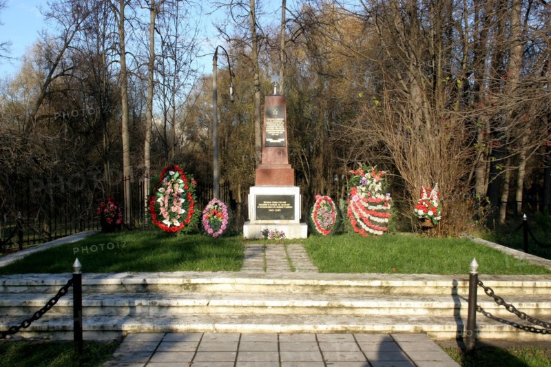 Monument to the eighth guards panfilov (316th) rifle division soldiers and officers who lost their lives defending the north-west approaches to moscow from german forces in 1941, moscow, russia.