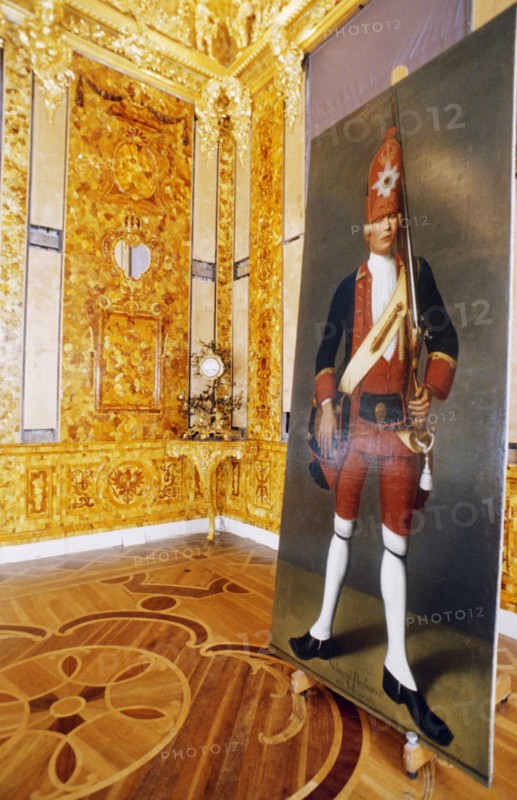 The restored panel #9 of the amber room in the catherine palace at tsarskoye selo in the st, petersburg region of russia, 2000.