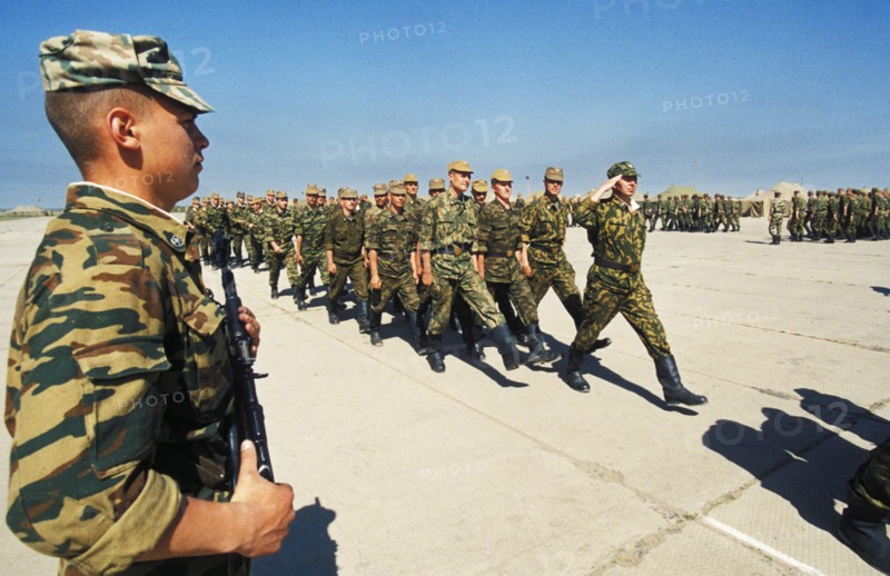 Second chechen war, russian troops of the 72nd regiment assigned to chechnya, may 2000.