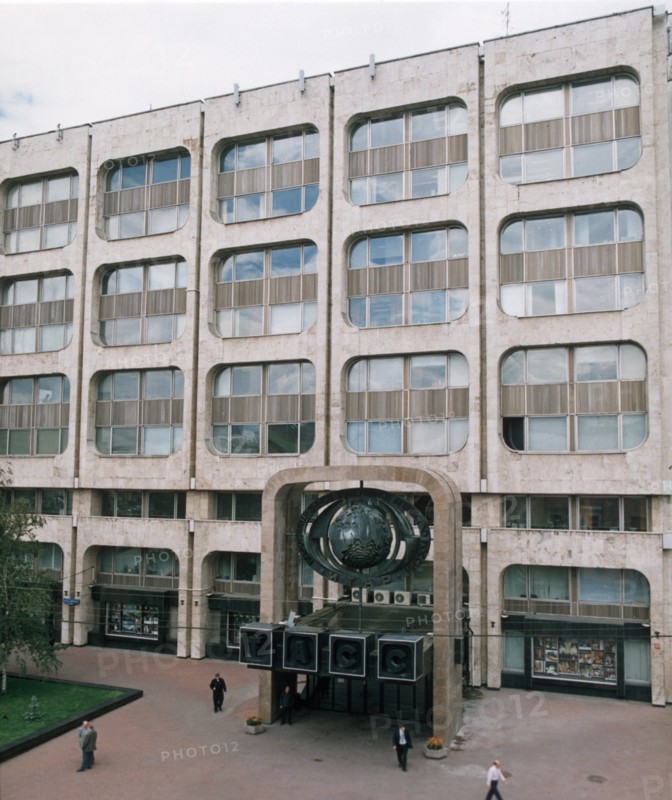 Itar-tass headquarters on tverskoy boulevard, moscow, russia, 7/00, completed in 1977, architect: viktor sergevich egerev.