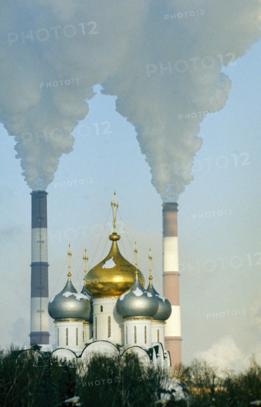 View of the cupolas of the novodevichy convent and the chimneys of the themal electric plant on the berezhkovskaya embankment in the moscow region, january 2002.