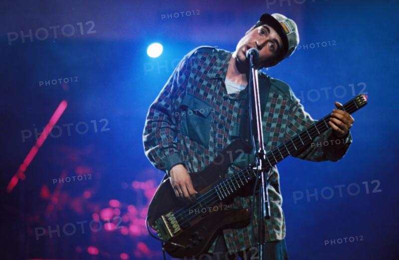 Maxim pokrovsky, leader of the rock group nogu svelo (cramp in the leg), june 1995.