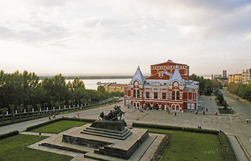 The a, m, gorky drama theater with a monument to chapayev in the foreground, samara, russia.